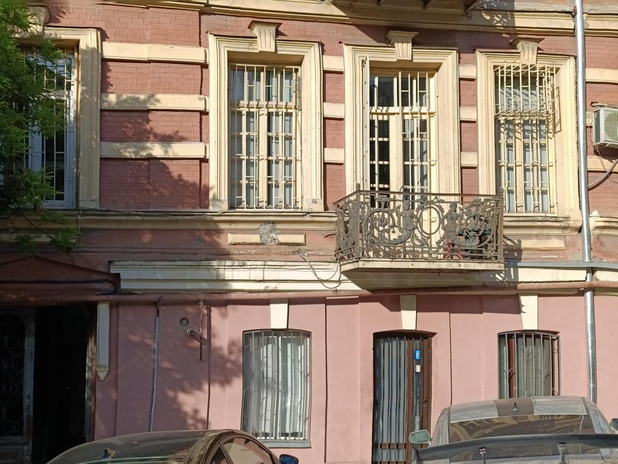 J Square Hostel Тбилиси Экстерьер фото