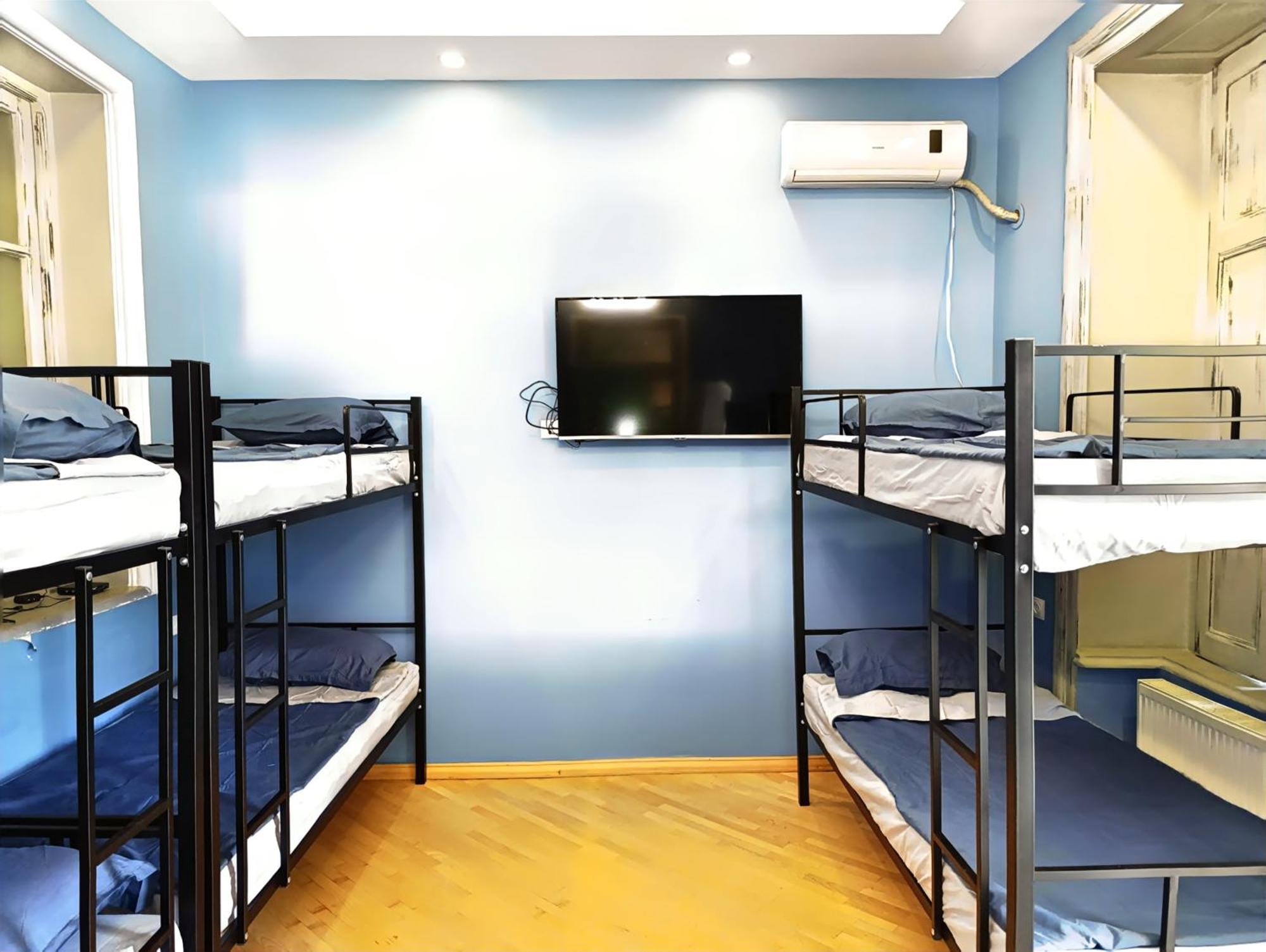J Square Hostel Тбилиси Экстерьер фото