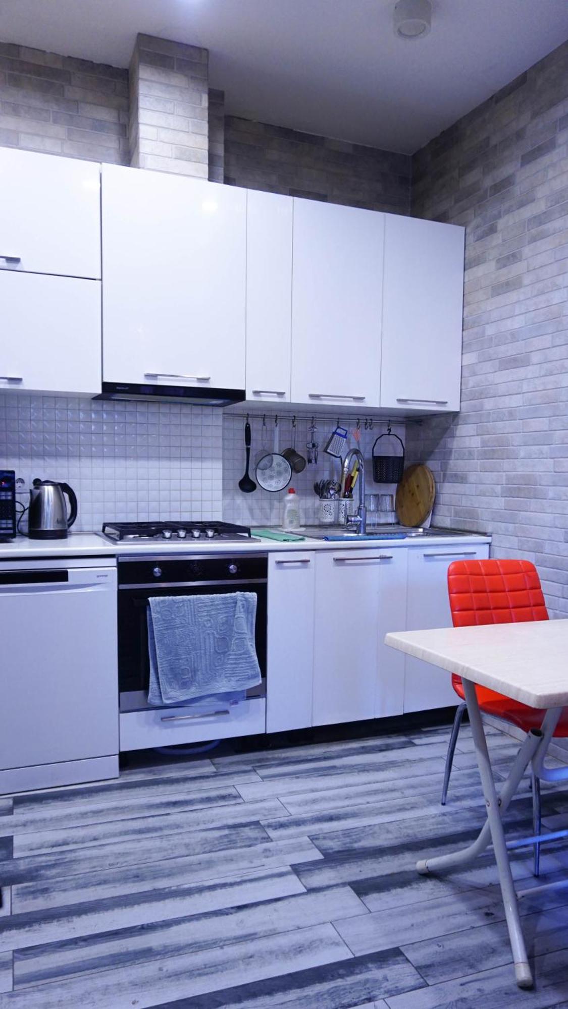 J Square Hostel Тбилиси Экстерьер фото