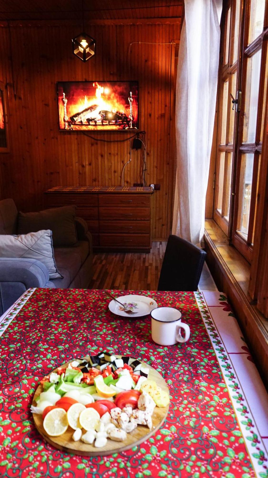 J Square Hostel Тбилиси Экстерьер фото