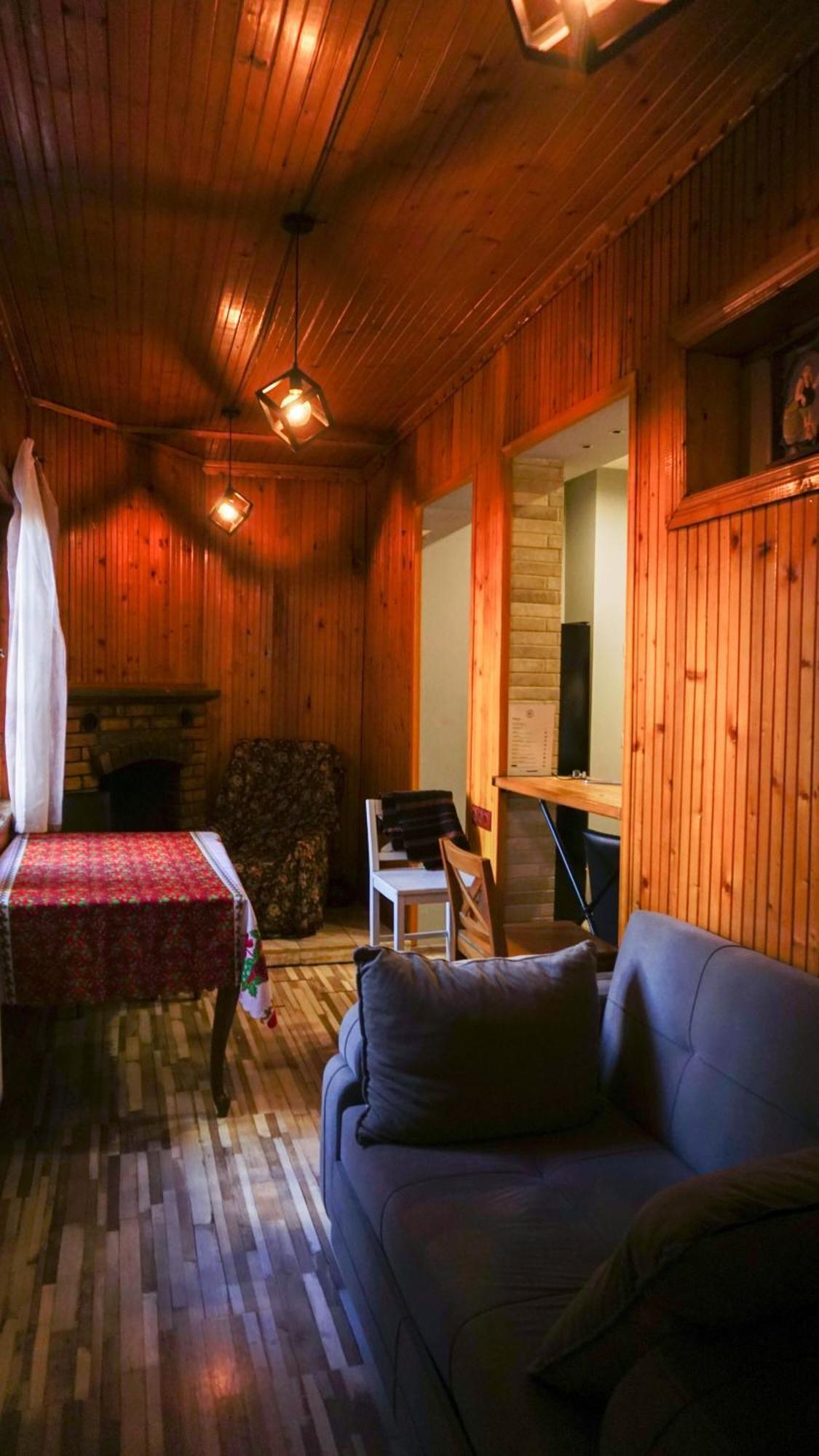 J Square Hostel Тбилиси Экстерьер фото