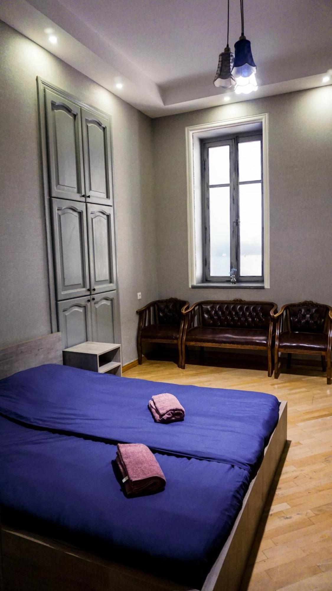 J Square Hostel Тбилиси Экстерьер фото