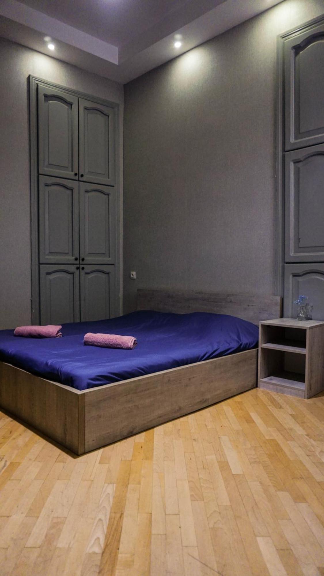 J Square Hostel Тбилиси Экстерьер фото